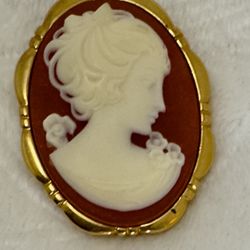 Vintage Cameo Victorian Brooch 