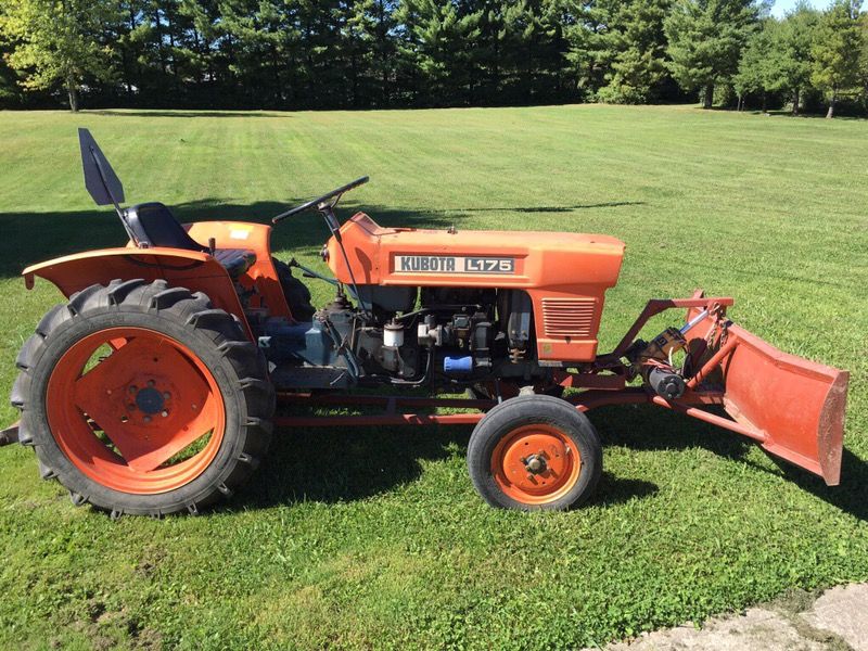 78'? Kubota L175 W/5' mowing deck, snow plow, back blade