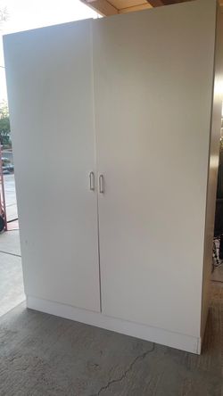 Gorgeous two doors big shelf