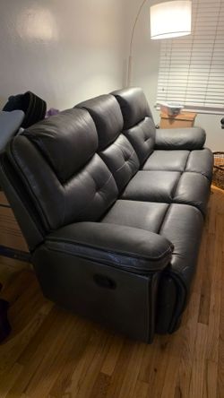 ❗️❗️FREE❗️❗️RECLINING COUCH. MUST PICKUP ASAP.