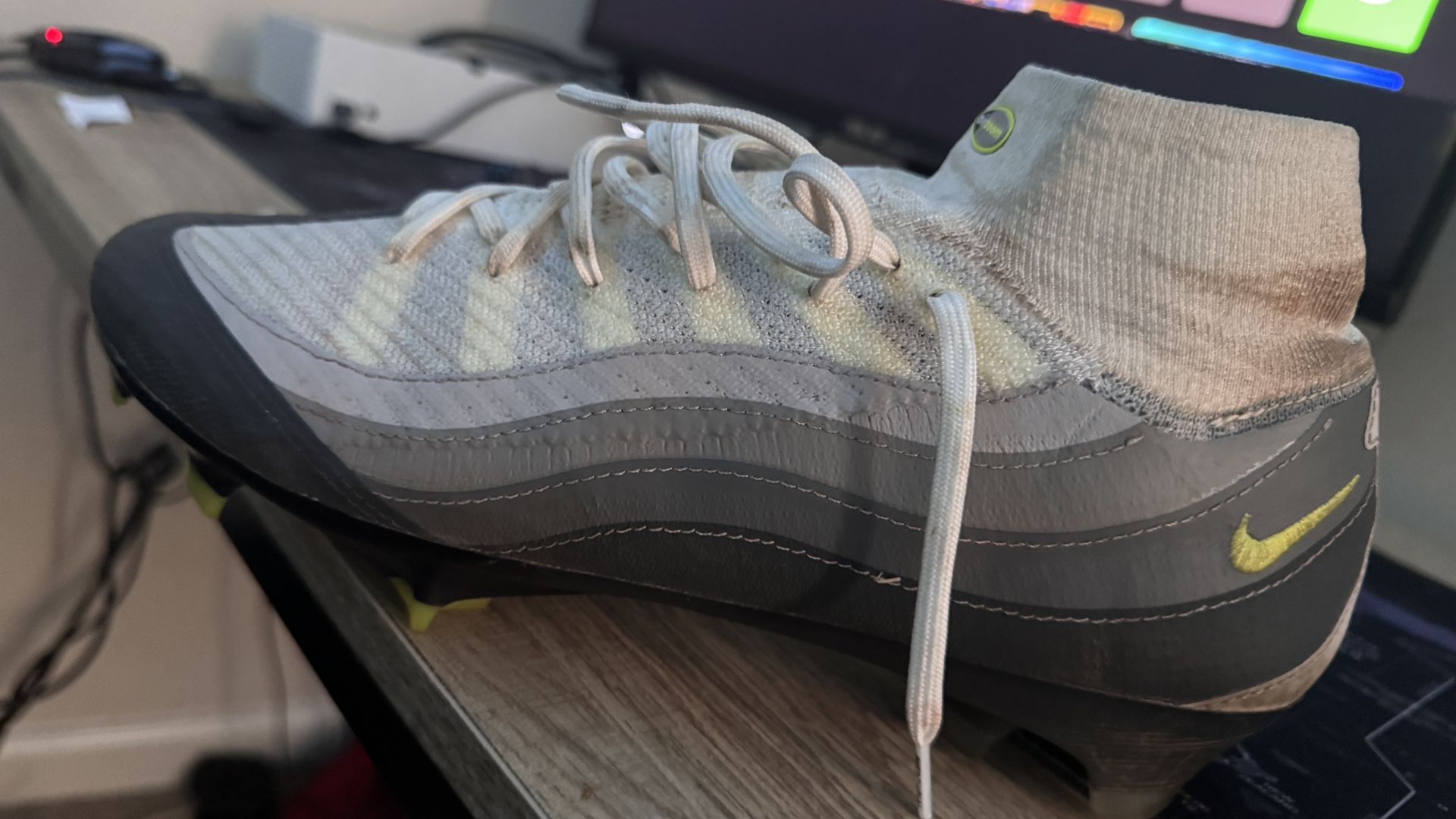 Nike Mercurial Air Zoom 9.5 - Neon | Worn Once