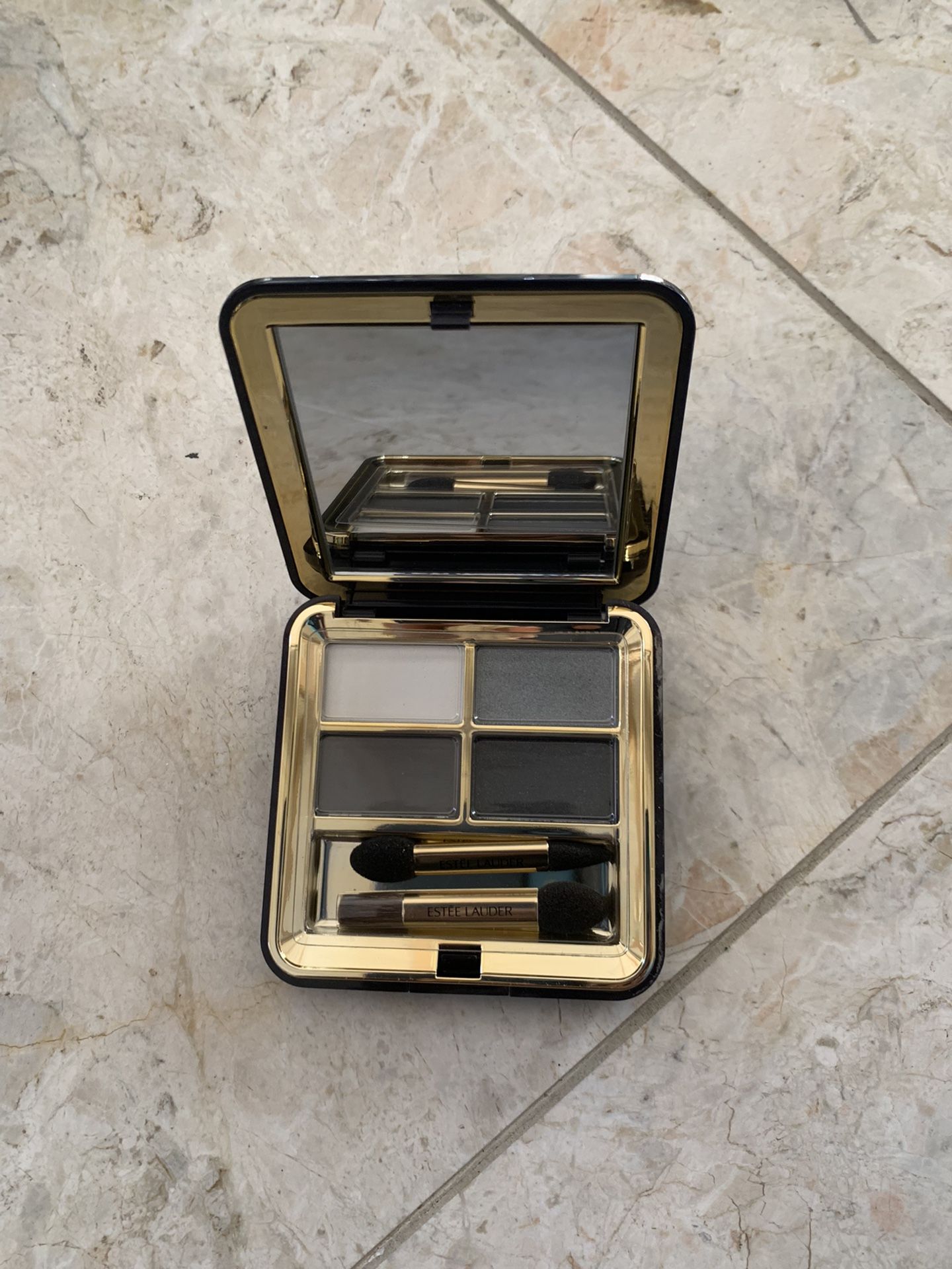 Estee Lauder Signature Eyeshadow Quad 18 BLACK SMOKE/RARE