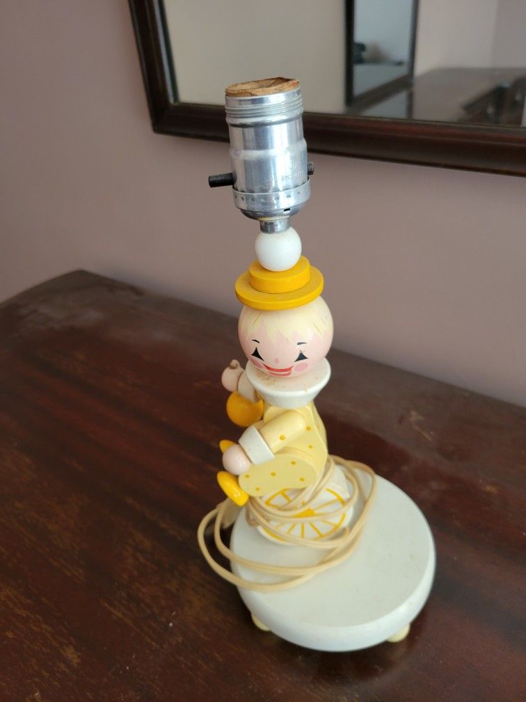 Vintage Nursury Lamp, No Shade, 19111