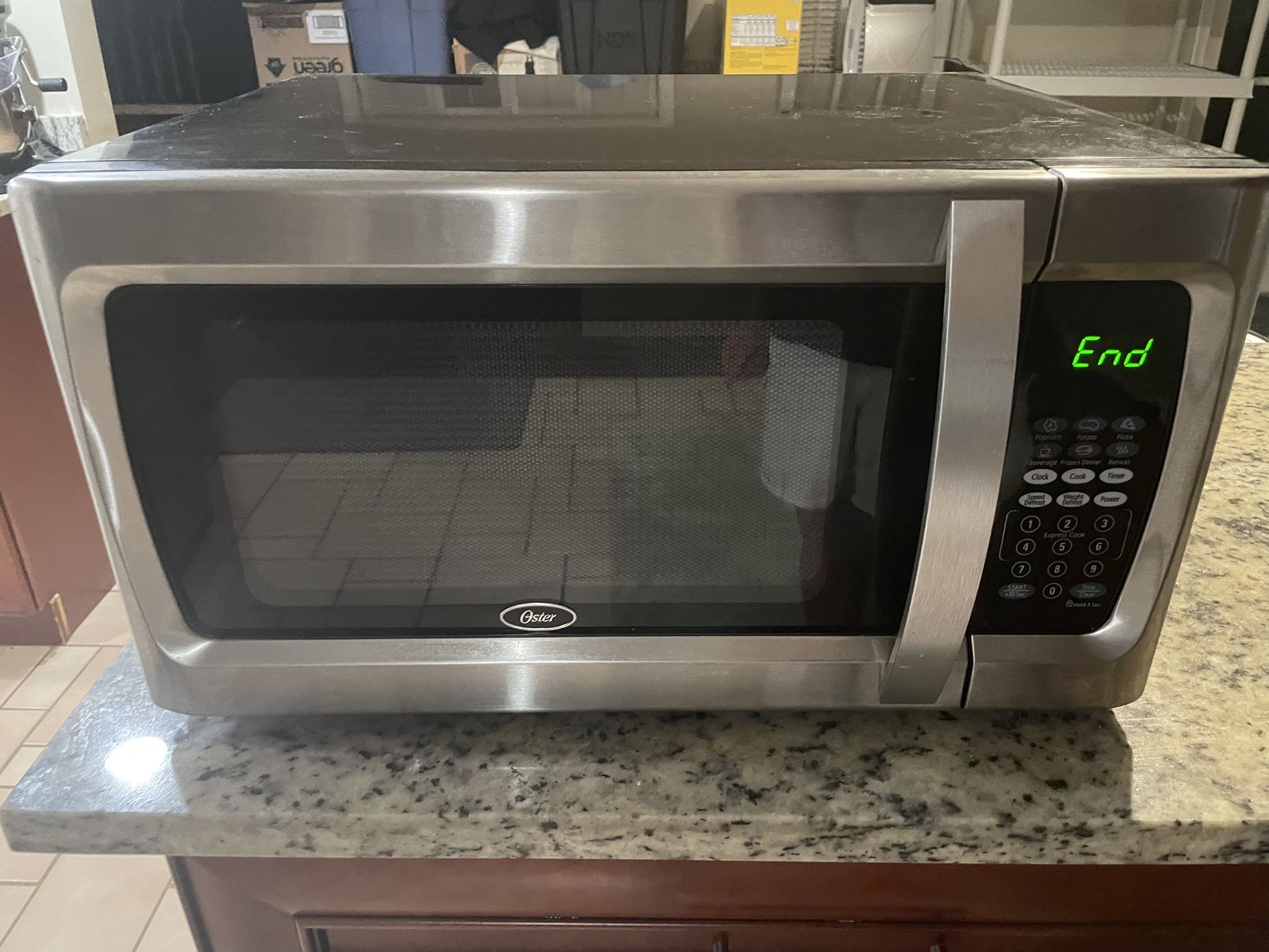 Oster Microwave 1600 W Works Great 😊 