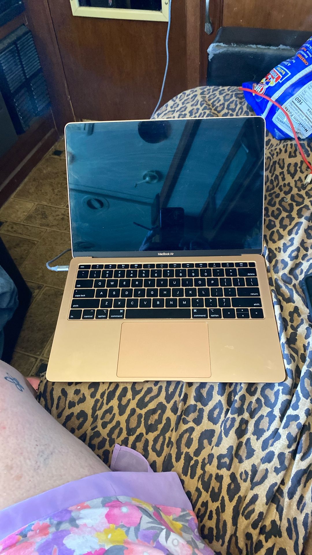 MacBook Air A1932 Gold