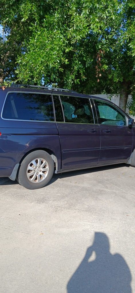 2010 Honda Odyssey loaded TV DVD Shepherd earphones navigation system backup camera