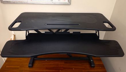 Sit to Stand Ergonomic Desk with keyboard tray - Excellent condition