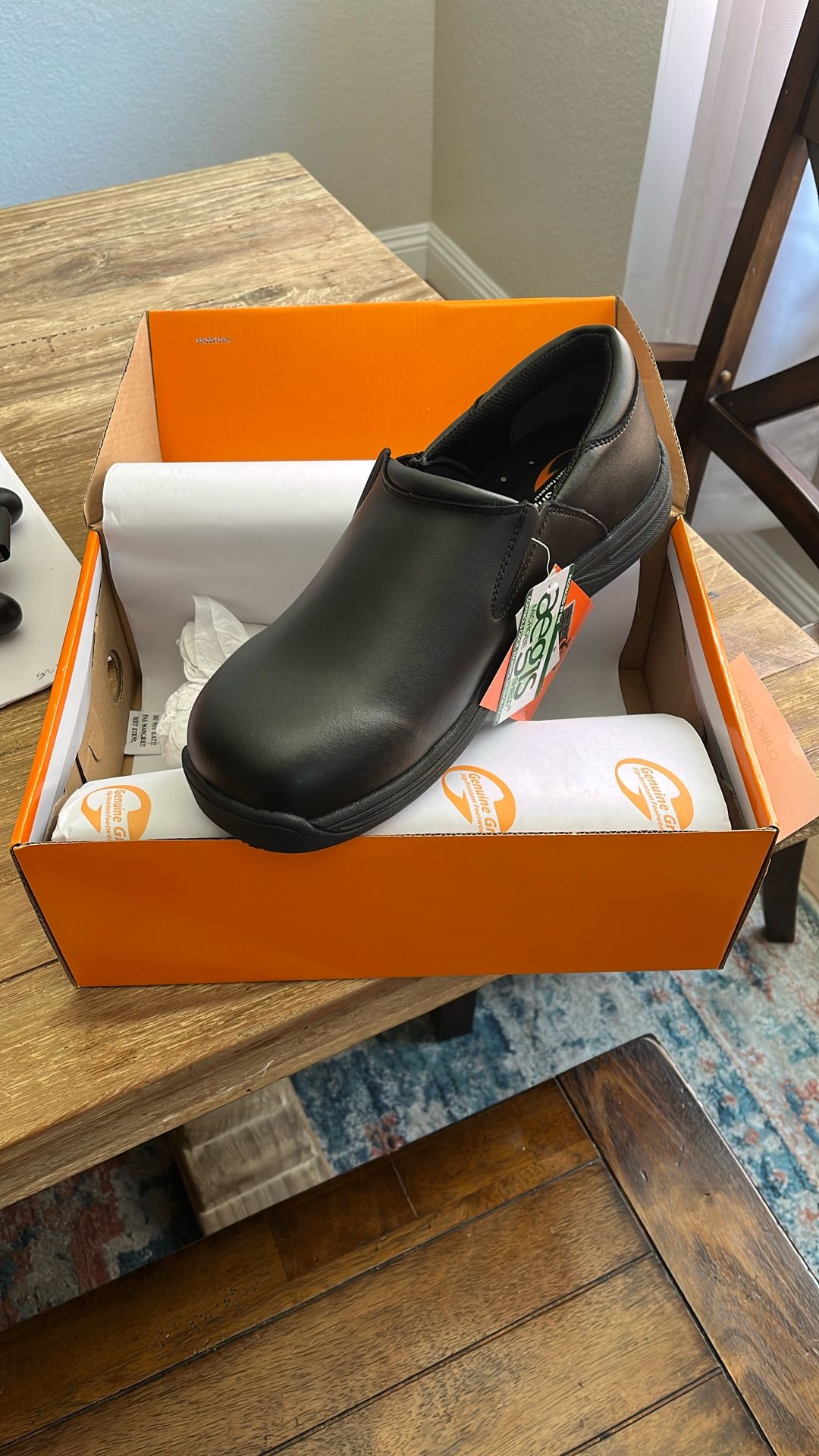 Men’s Non Slip Shoes Size 10