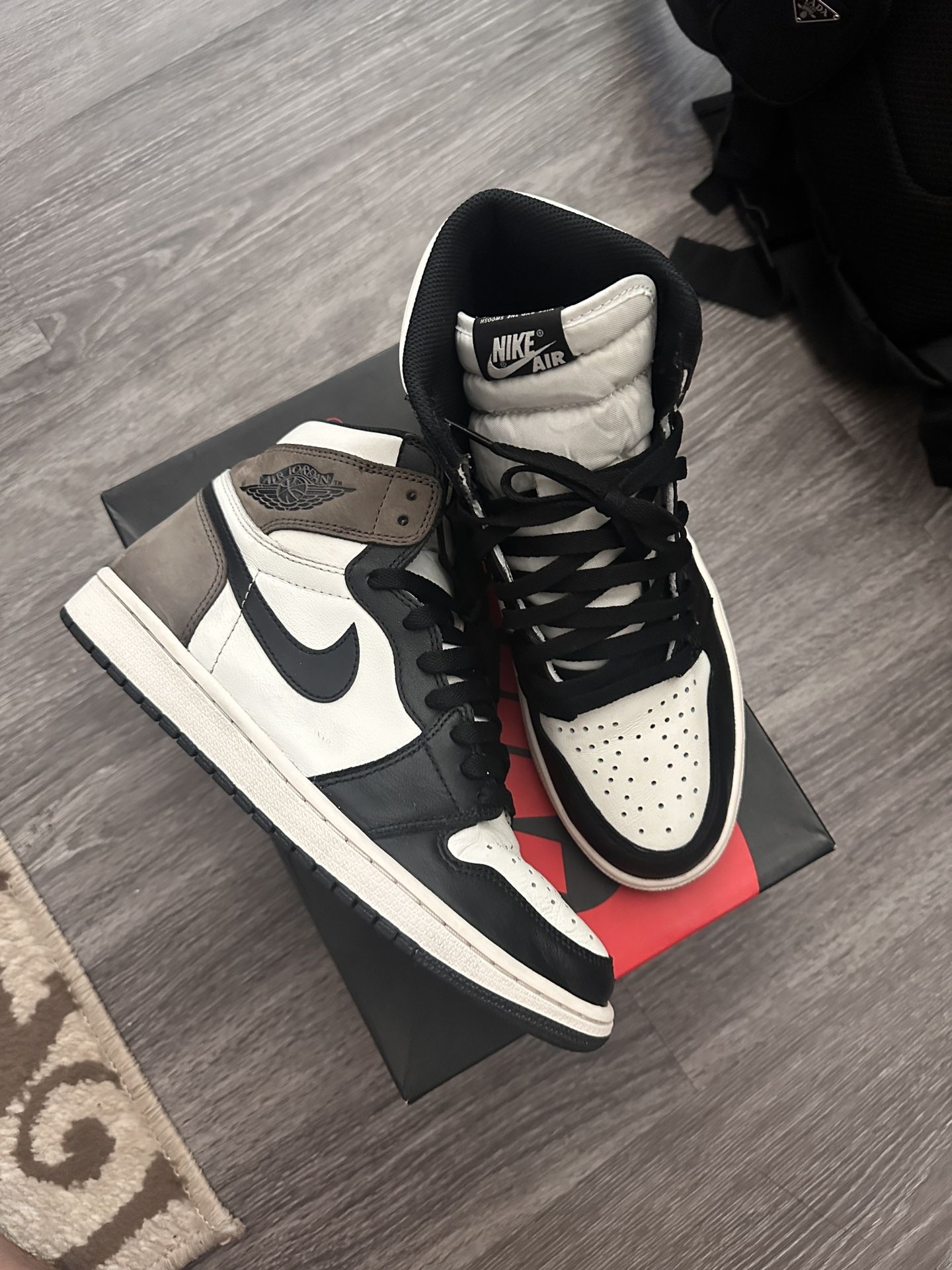 Jordan 1 Mocha Size 9 