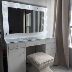 White LED Hollywood Makeup Vanity Set With Cushioned Chair (1 lightbulb missing)