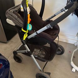 Evenflo pivot Car seat/ Stroller 