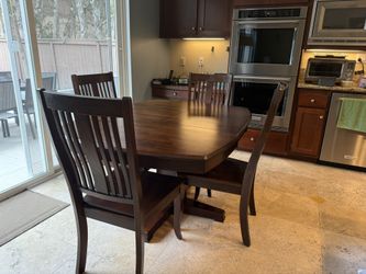 Expandable Kitchen Table & Chairs