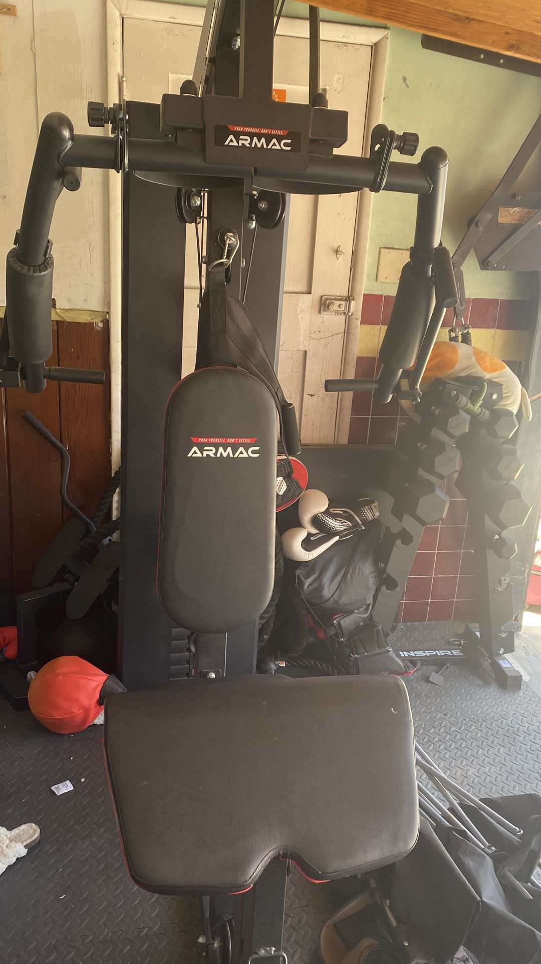 weight bench / machine
