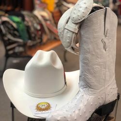 Precioso set de botas,cinturón y texana para hombre