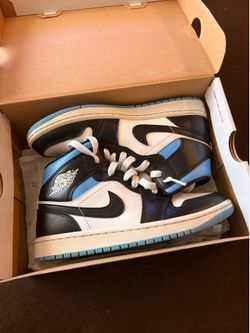 Womens Air Jordan 1 Mid Size 7.5 Women