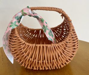 Small Woven Basket with Handle NEW