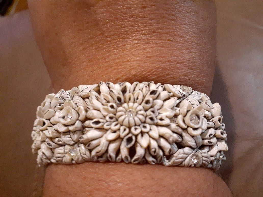 Bakelite bangle bracelet