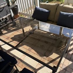 4 PIECE Patio Set Good Condition 