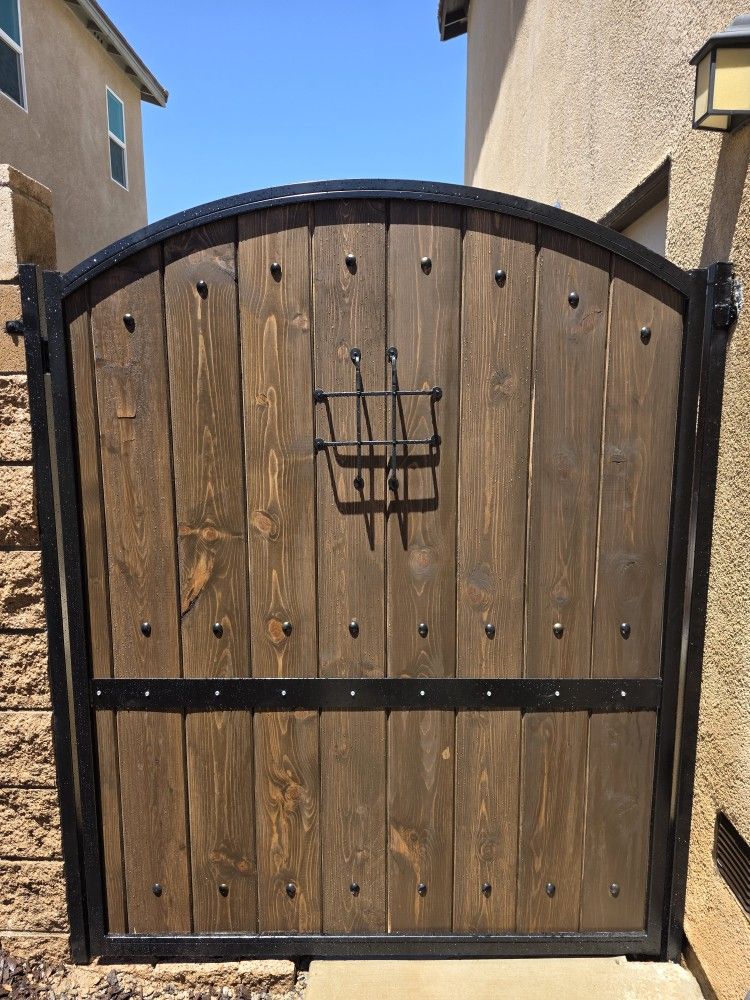 Side Gate