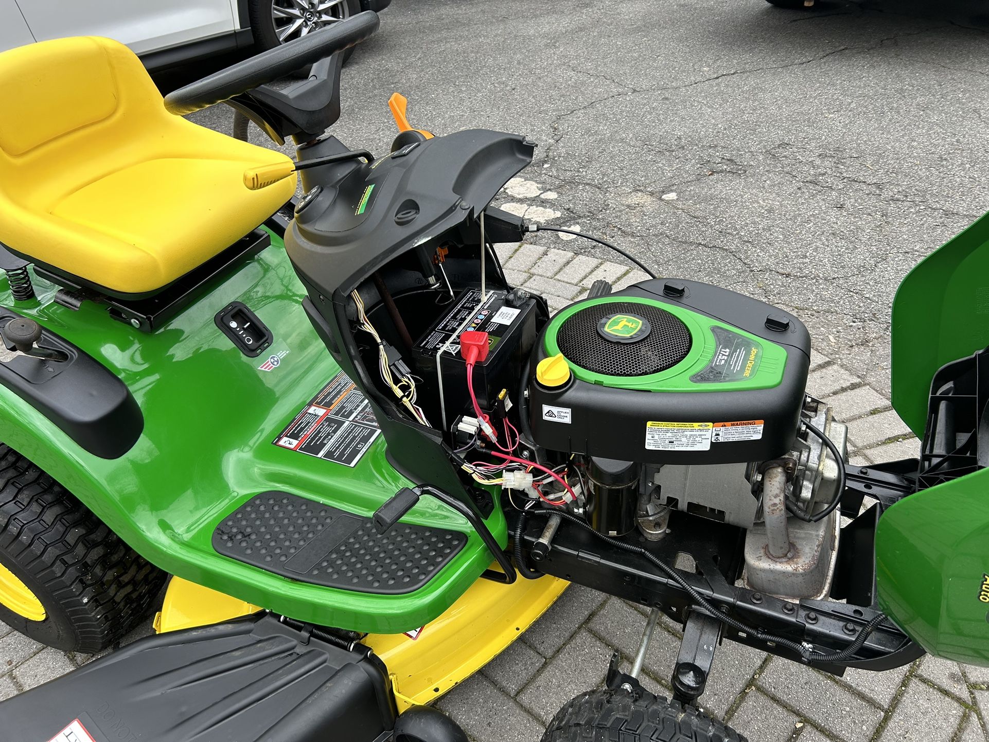 Lawn Mower John Deere D105 Auto 42”