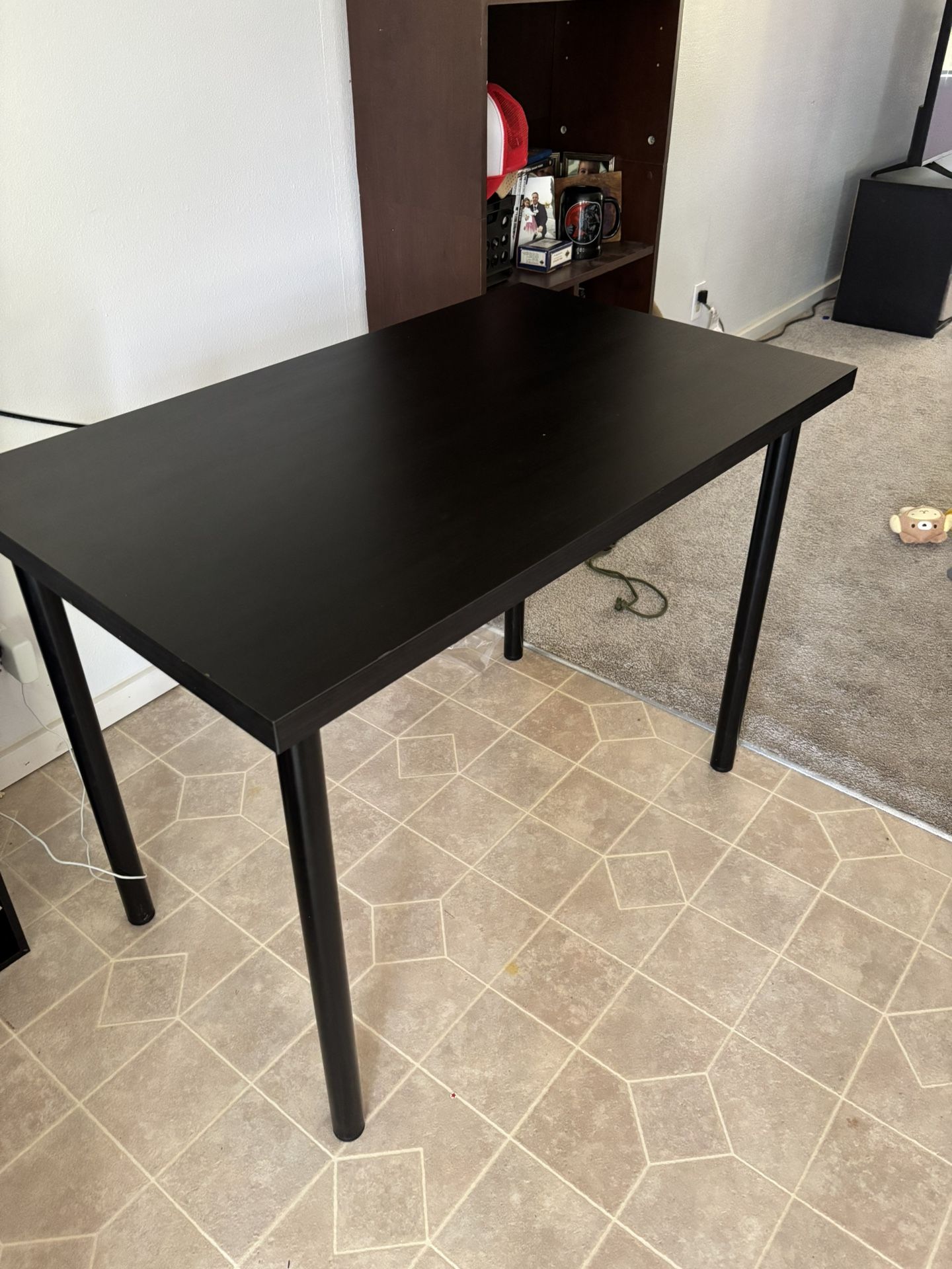 Black Desk