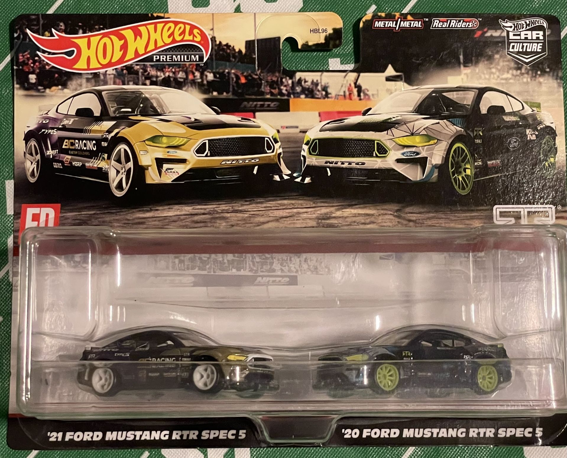 Hot Wheels Premium Car Culture 2-Pack '21 Mustang Spec 5 & '20 Mustang Spec 5. -1:64-