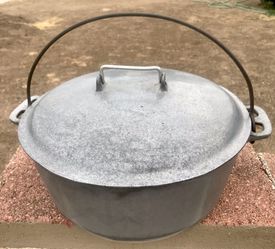 Vintage Perfection Aluminum Covered Roaster. Pot.