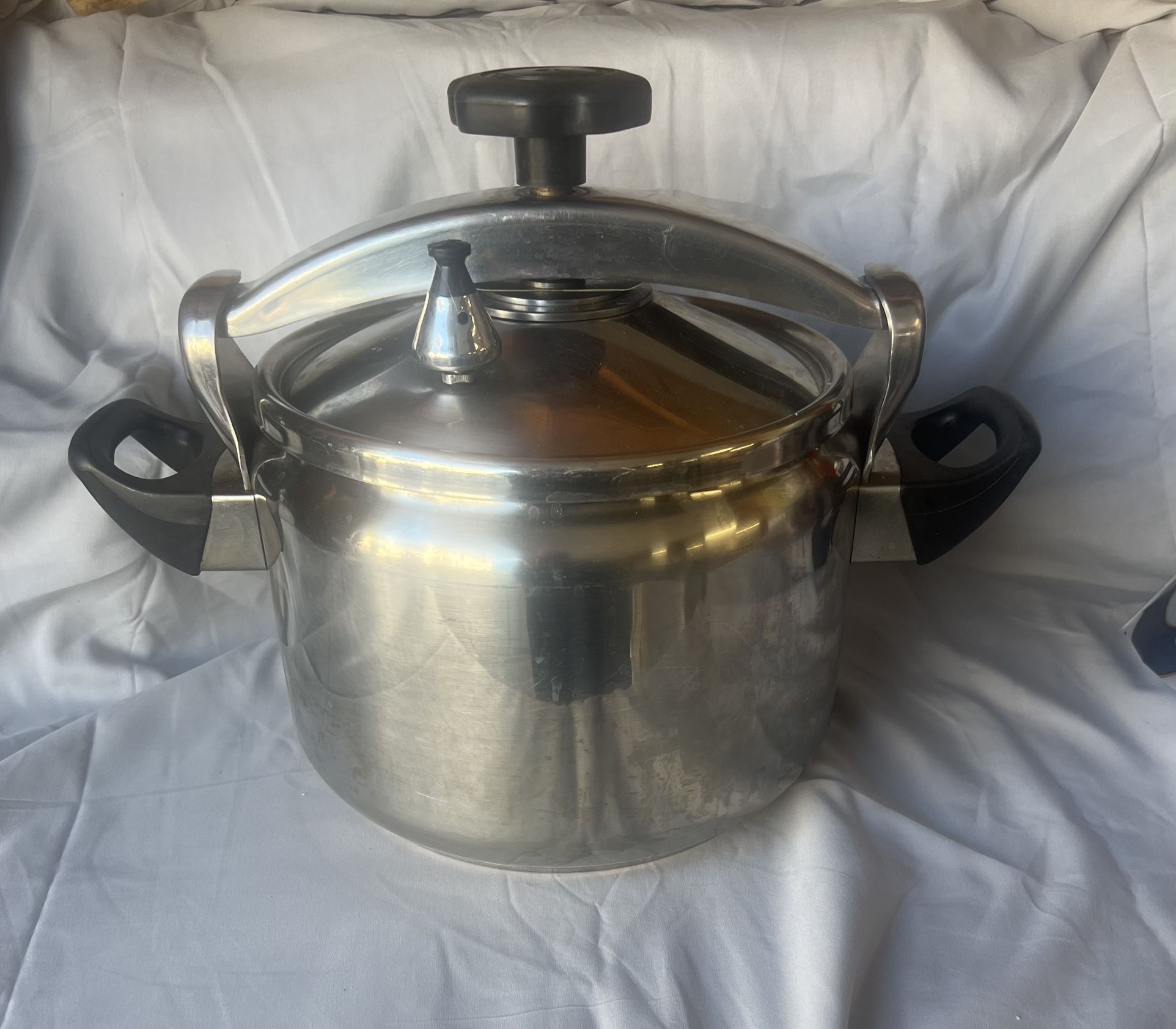 8..0L Pressure Cooker Stainless Steel