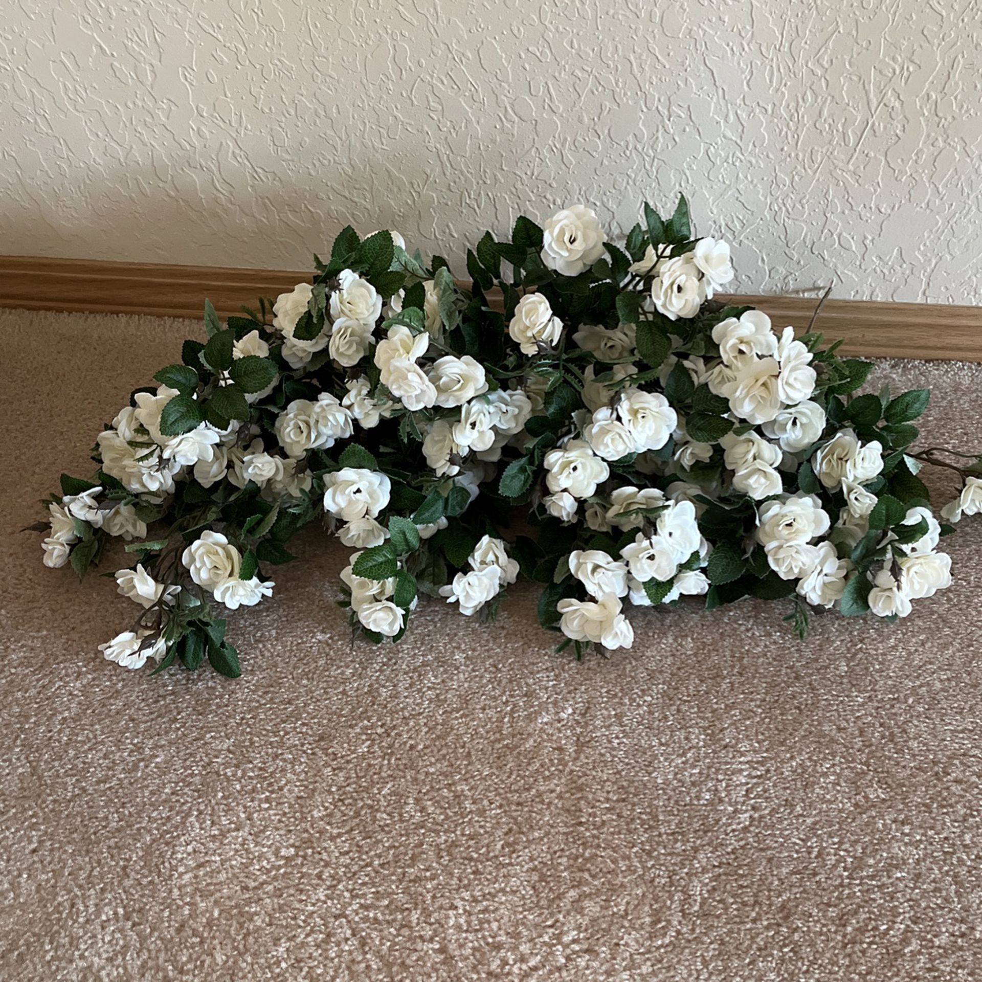 NEW Beautiful White Floral Decor 