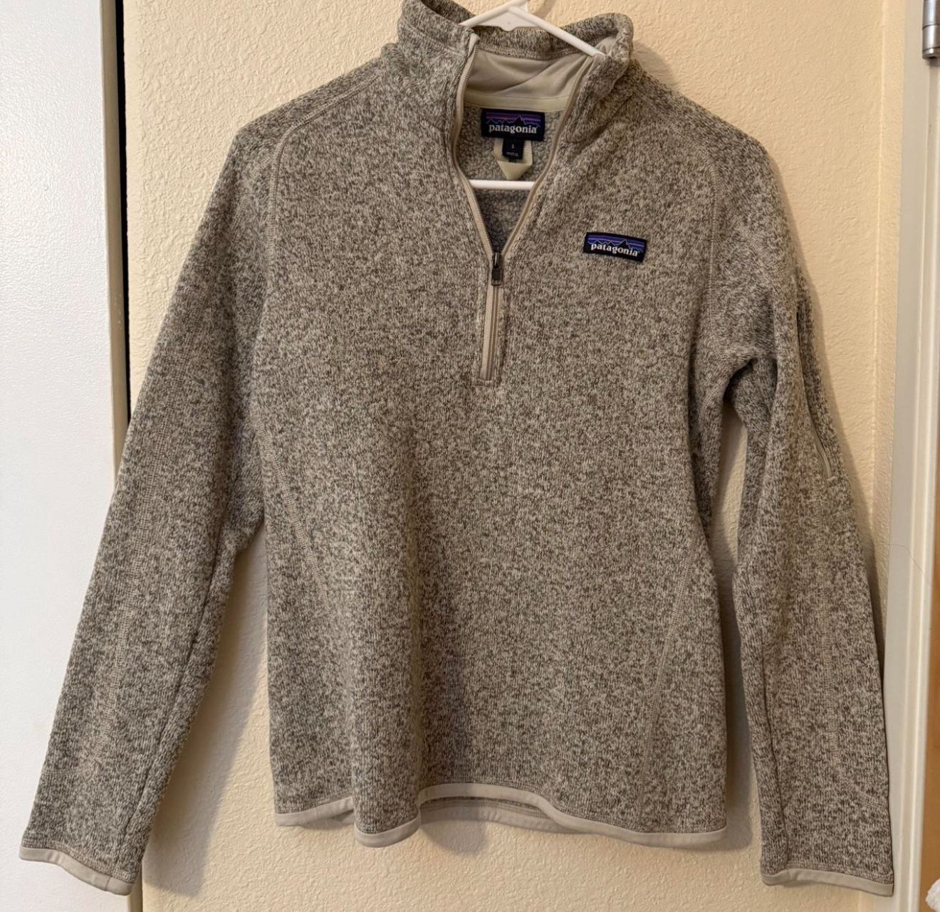 Women’s Grey/Tan Patagonia quarter zip sweater