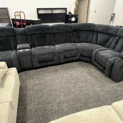 🛋️ NUEVA Sala Seccional en Caja! 📦  Cerca de 10 x 10 pies  COLOR CHOCOLATE 3 Sillas Reclinable Unas piezas se pueden mover  Entrega Disponible 🚛  