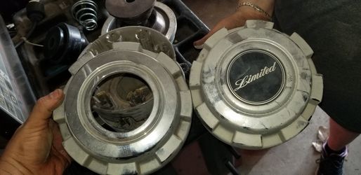 Ford center caps and lug nuts