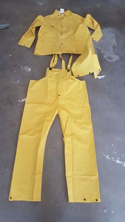 size L rain wear