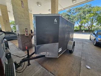 Trailer 5x10 "2020" used but pulls great, no leaks 5"4 hight interior clean documentation in hand ✋️ READ DESCRIPTION FIRST, LEA PRIMERO.