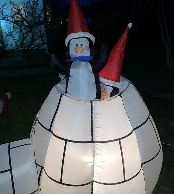6ft Gemmy animated Christmas airblown penguins igloo inflatable for