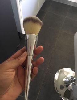 Fluffy Makeup Brush (Chrome Silver)