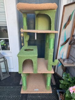 Nearly NEW cat condo