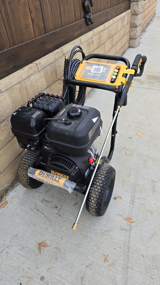Dewalt 4400psi Gas Pressure Washer