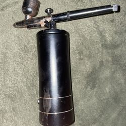 cordless handheld airbrush kit with an integrated mini-compressor 