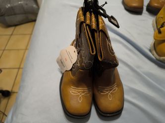 Boys size 10 boot