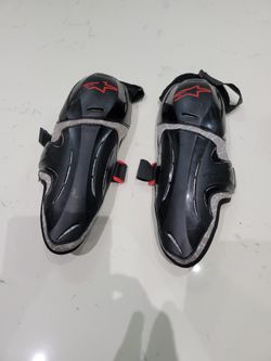 ALPINESTARTS KNEE GUARD