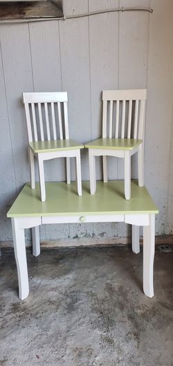 Kids Wood Table With 2 Chairs 