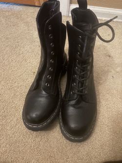 Combat boots