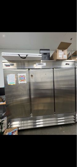 Restaurant Closing Sale – Commercial Refrigerators, Freezers, Ice Maker & Prep Equipment