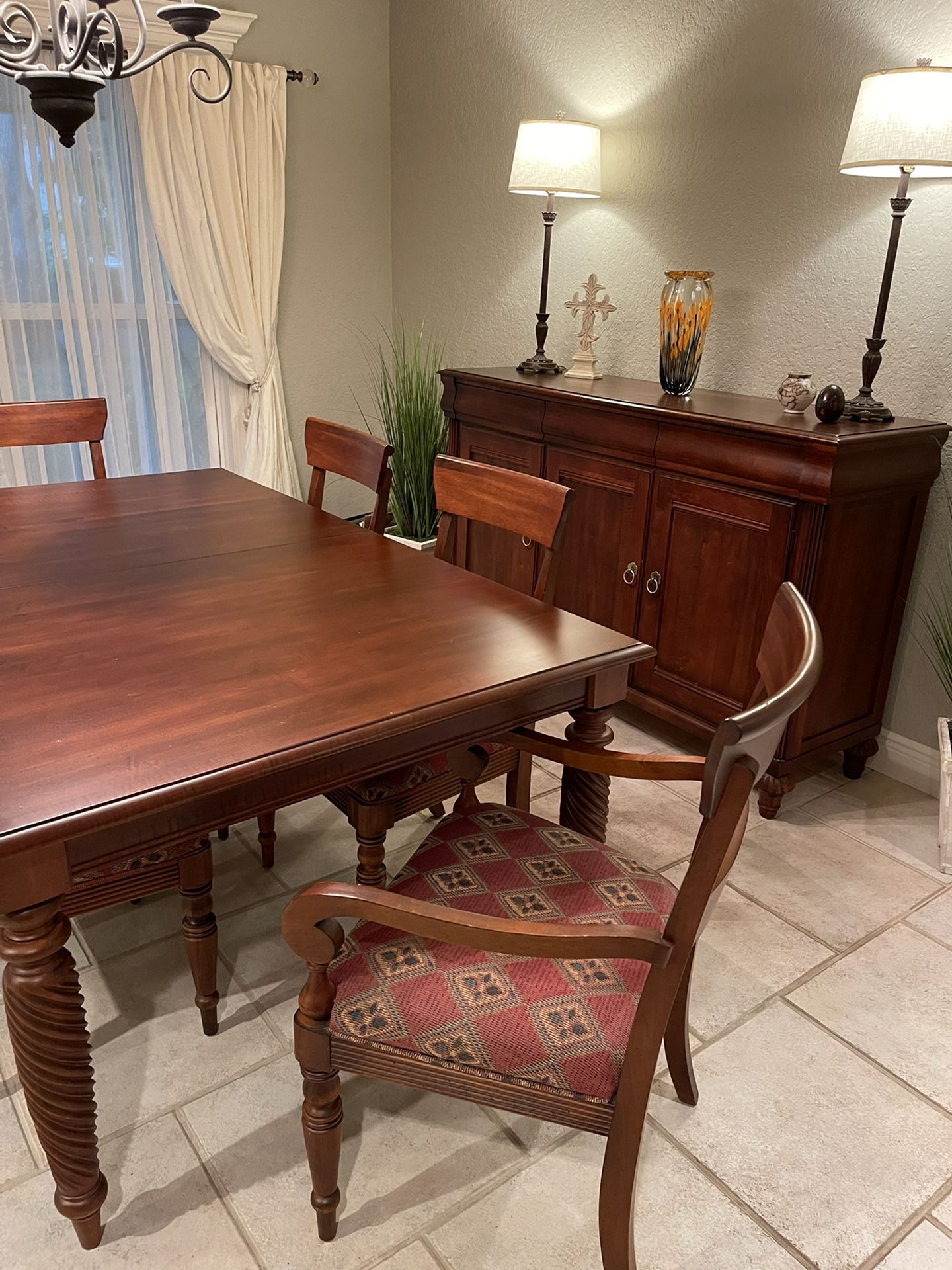 Ethan Allen Dining Room Set Livingston for Sale in St. Petersburg, FL