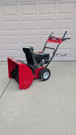 Barely Used Snow Blower (Model 31A-63BD706) – Needs Carburetor Clean / Won't Start