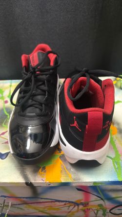 Used JORDAN MAX AURA 7 'BLACK GYM RED' size 11