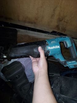 Makita 18v ZawSaw Brushless with 5.0ah 18v battery and rapidcharger