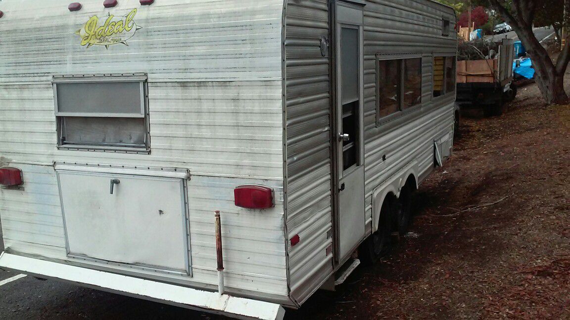 Camper trailer