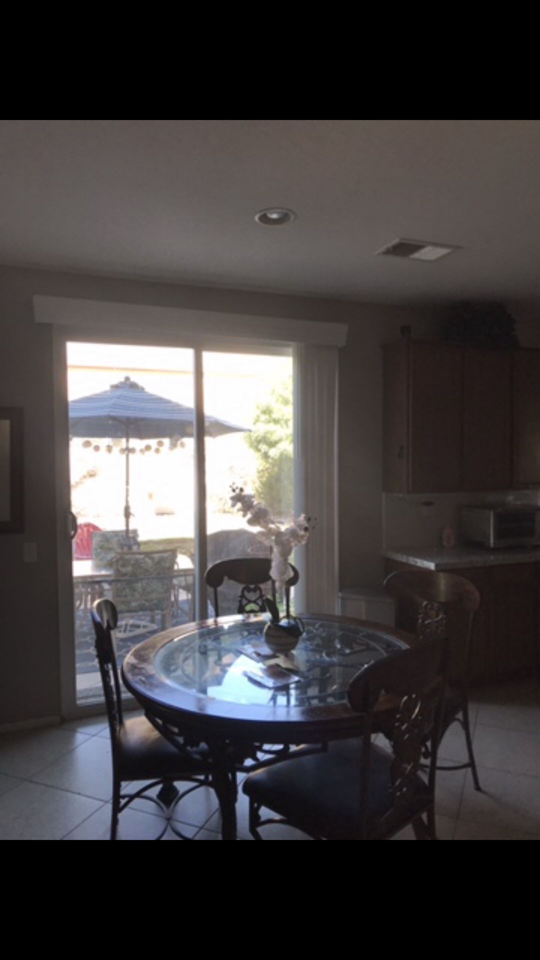 glass table with / 4 chairs 